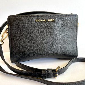 Like New Michael Kors Brostol MD Messenger Crossbody in Black Leather